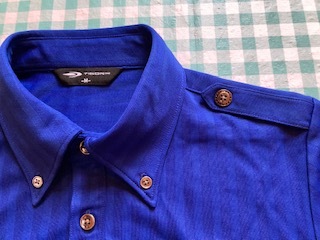 美品！　ティゴラ　TIGORA　半袖シャツ　サイズＭ　ボタンダウン　エポレット付き　透かしストライプ×ブルー　滑らかな速乾やや薄手生地_画像5