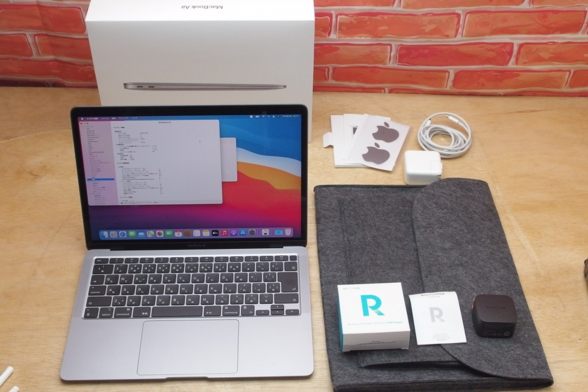 Apple MacBook Air 2020 M1チップ搭載 13インチ 8GB RAM 256GB SSD AppleCare+保証付き ケース RAVPOWER 30W PD小型充電器付き 送料無料_画像1