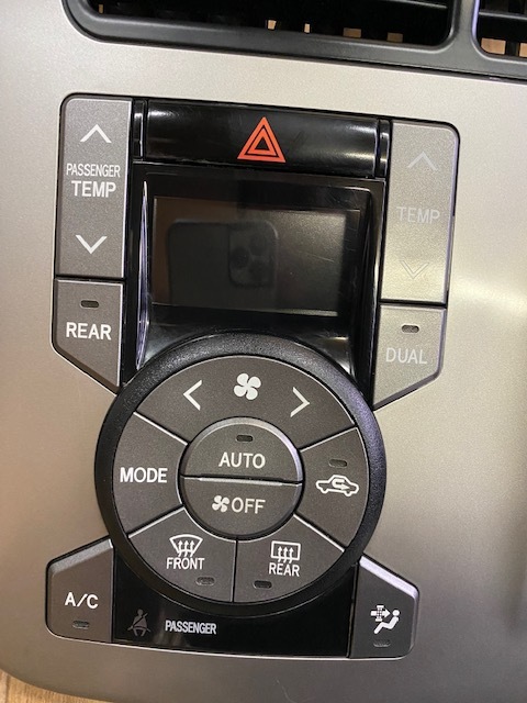 トヨタ ZRR70 ヴォクシー センターパネル 純正 オーディオパネル シフト エアコンスイッチ　パネル　ハザード_画像6