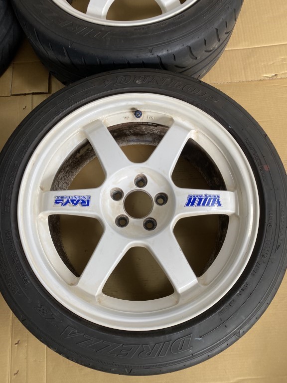 RAYS VOLK RACING TE37 17インチ 8.5J +50 5H PCD 100 白 235/45R17