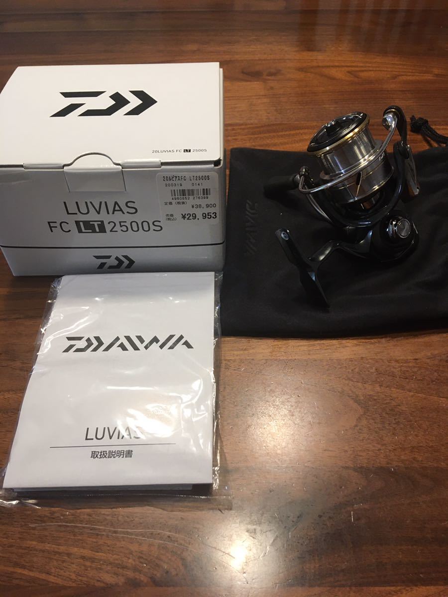 極美品 ダイワ DAIWA 20ルビアス FCLT2500S 日本製 スピニングリール