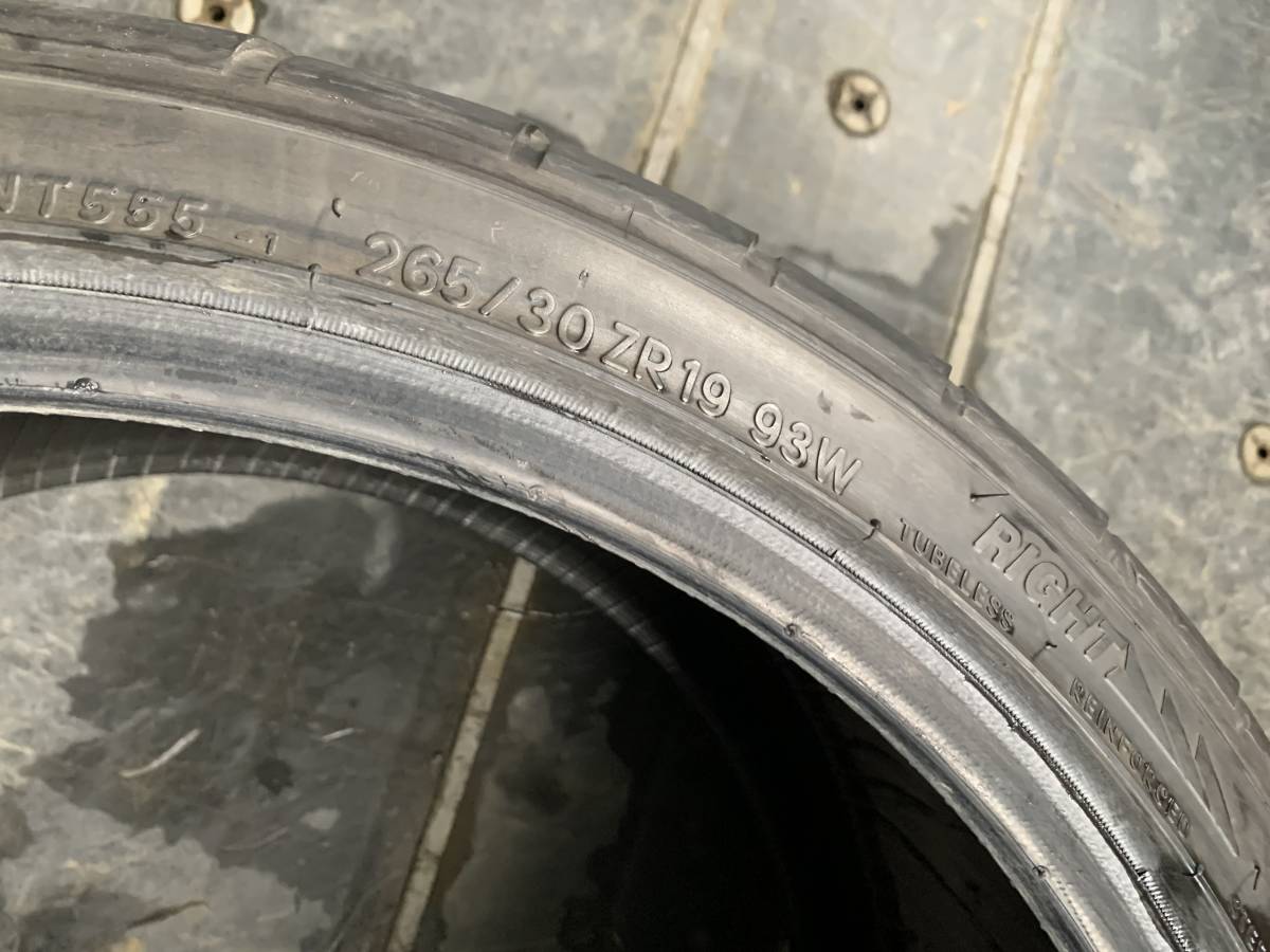 バリ山 265/30R19 NITTO NT555 （右用 製造年数15年 残溝約6.2㎜ MADE IN JAPAN_画像1