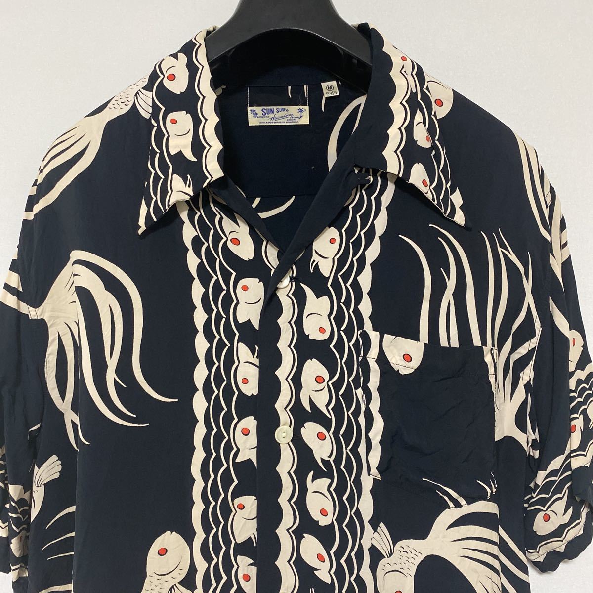 美品 SUN SURF GOLD FISH レーヨン アロハ シャツ M SS30981 サンサーフ ゴールド フィッシュ ハワイアン SHIRT ALOHA 東洋 TOYO_画像2