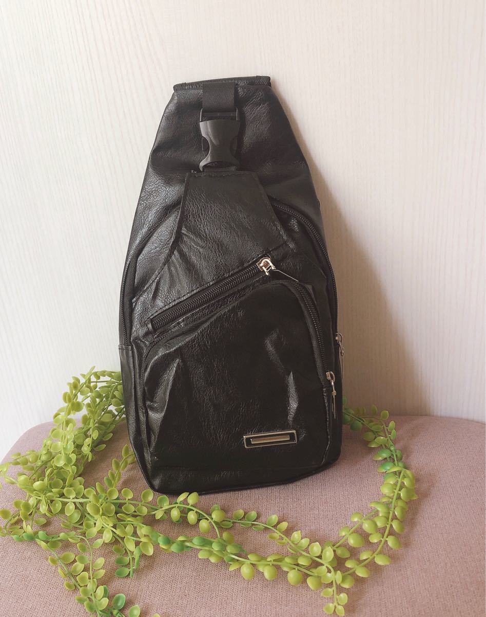 ボディバッグ ワンショルダー 斜めがけバッグ 大容量 ショルダーバッグ メンズバッグ 鞄 黒 ブラック 新品 軽量 撥水  抜群