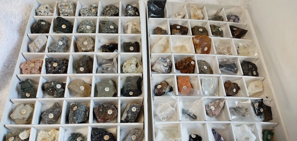 ＜貴重＞沢山の鉱物標本 鉱物全80種 鉱物名一覧表 国立科学博物館で購入