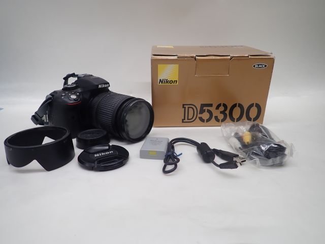 Nikon ニコン D5300 デジタル一眼レフカメラ + AF-S NIKKOR 18-135mm