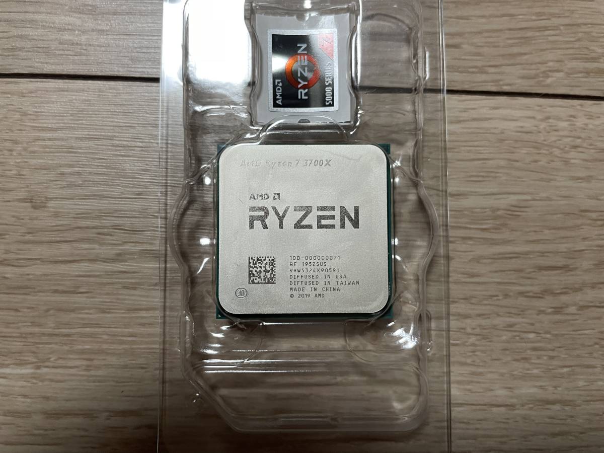 AMD Ryzen 7 3700X with Wraith Prism cooler 3.6GHz 8コア / 16