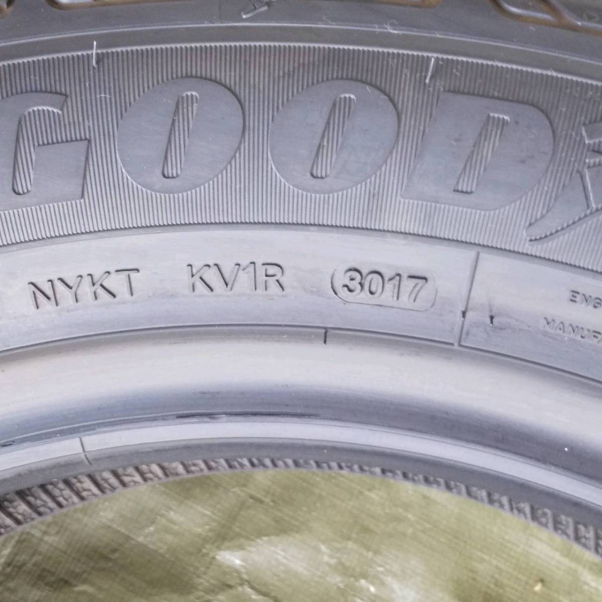 100円スタート 在庫処分 グッドイヤー 215/60R17 1本限り 日本製 正規品 エフィシエントグリップパフォーマンス SUV_画像4