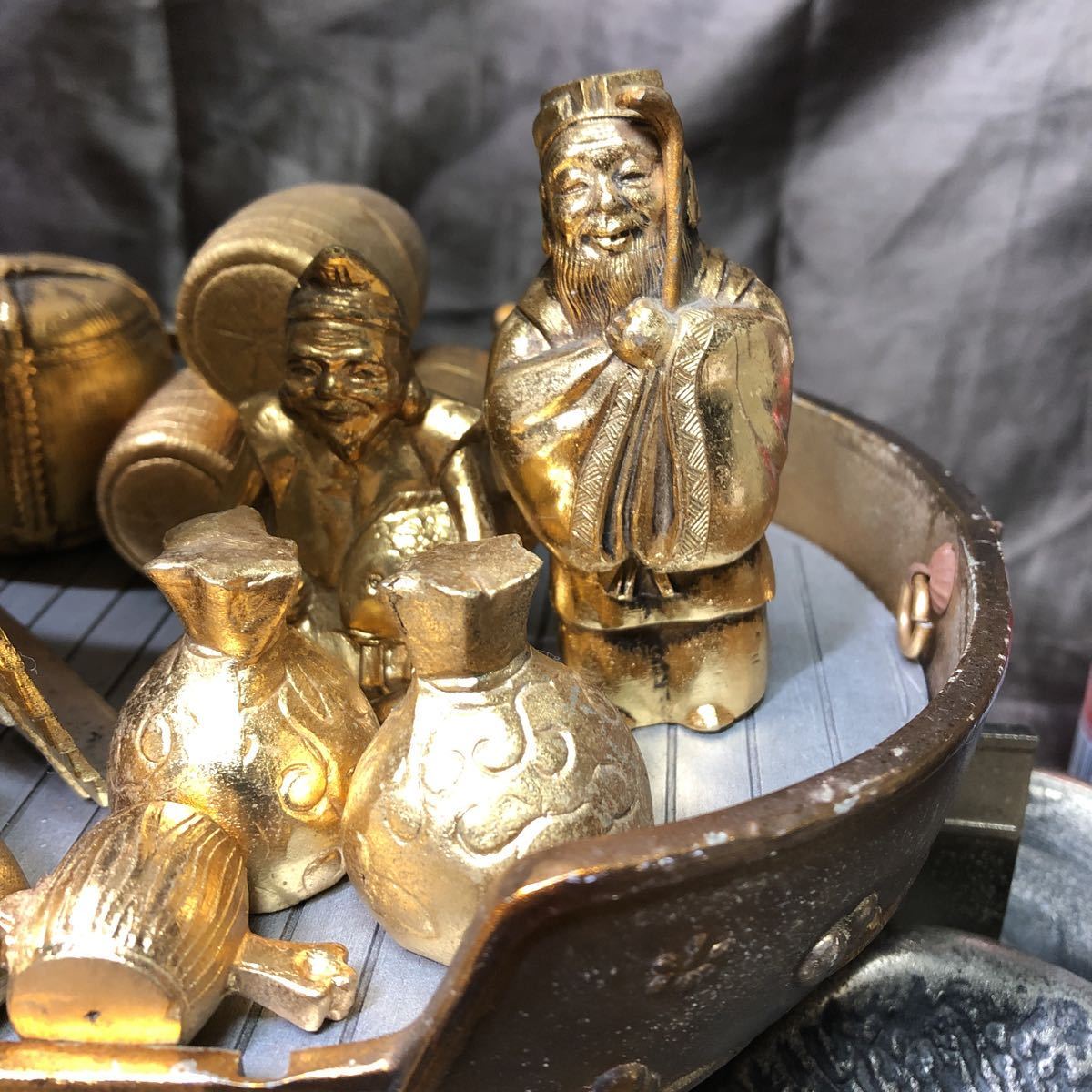 真鍮製 七福神 宝船 置物 骨董品 詳細不明 メッキ加工品 重量約 真鍮製 七福神 宝船 置物 骨董品 詳細不明 メッキ加工品 重量約
