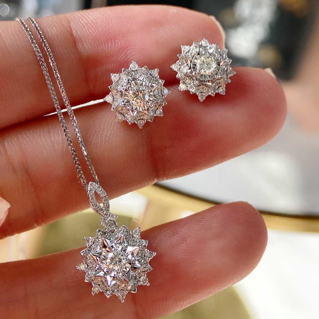 天然ダイヤモンドピアス0.4ct k18-