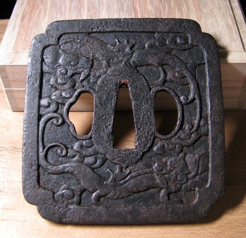 ヤフオク! 鉄地南蛮大鍔 雲龍文 桐箱付 江... - 時代武具 希少品