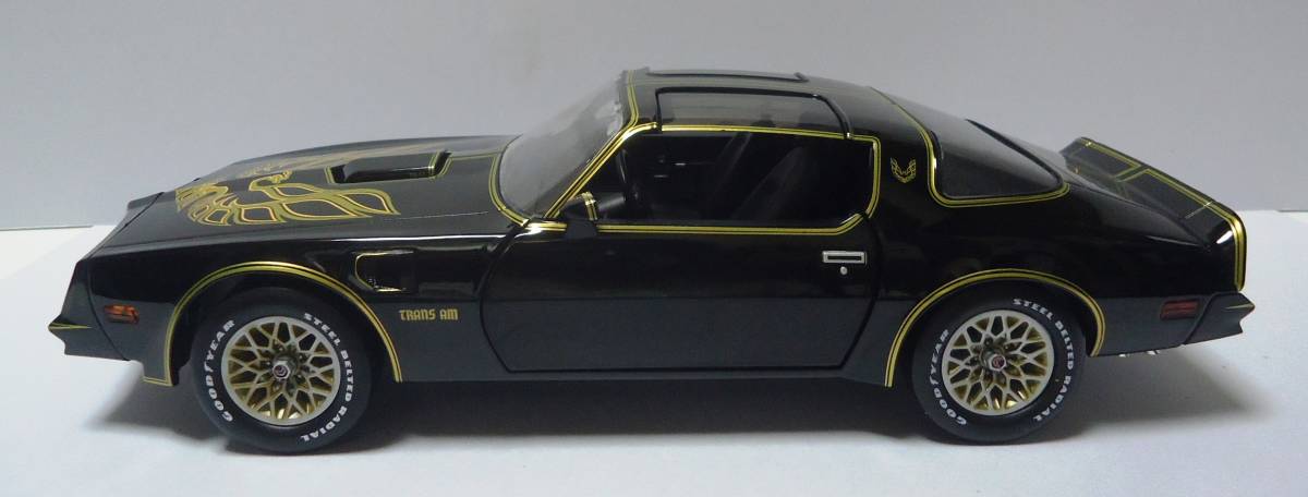 Greenlight 1/18 Pontiac Firebird Trans Am 1977 black Gold 