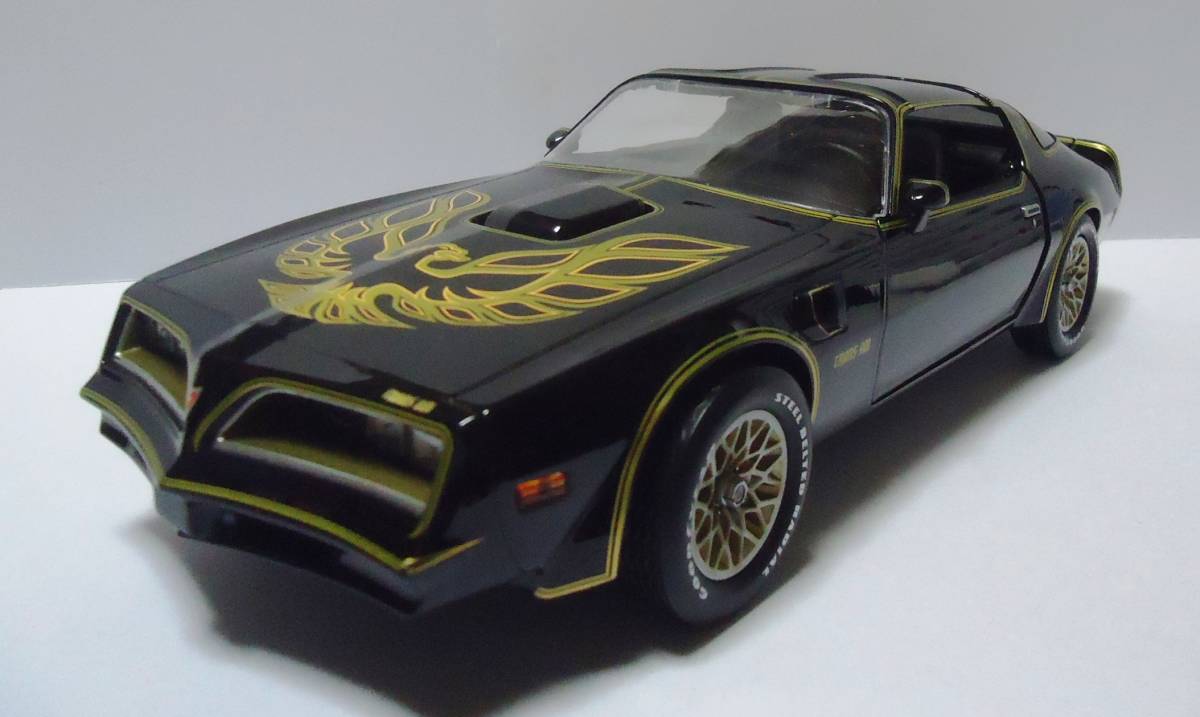 Greenlight 1/18 Pontiac Firebird Trans Am 1977 черный Gold 