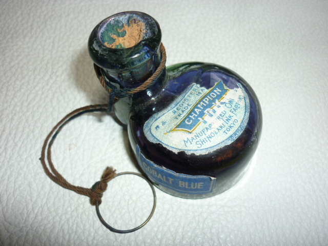 # rare beautiful goods 1920 year about ( Taisho era )!. cape in ki manufacture shoes type ink bin [chiyampi on in ki(CHAMPION INK)] [ cobalt blue ]