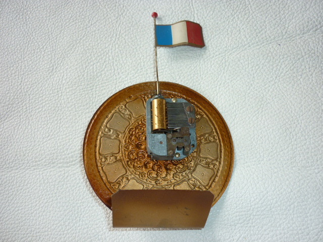 売れ筋 ■希少 美品 1940年代 フランス！REUGE(リュージュ) 天使とフランス国旗が回るカラクリ オルゴール 直径8.5ｃｍ