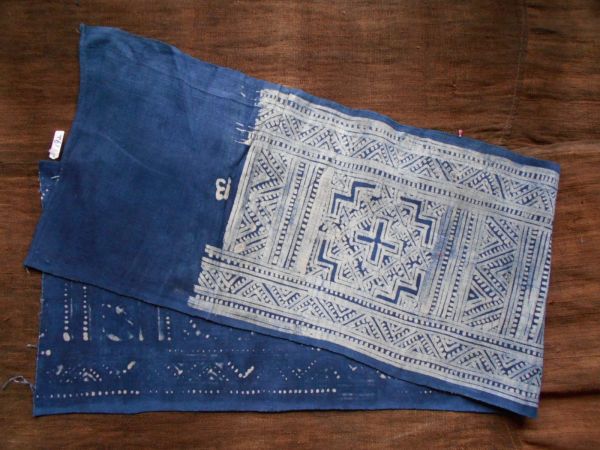 手織麻布100x25 cm no.192　HEMPぬの　ラオスモン族hmong　藍染めはぎれ　ロウケツ染め　batik_画像3