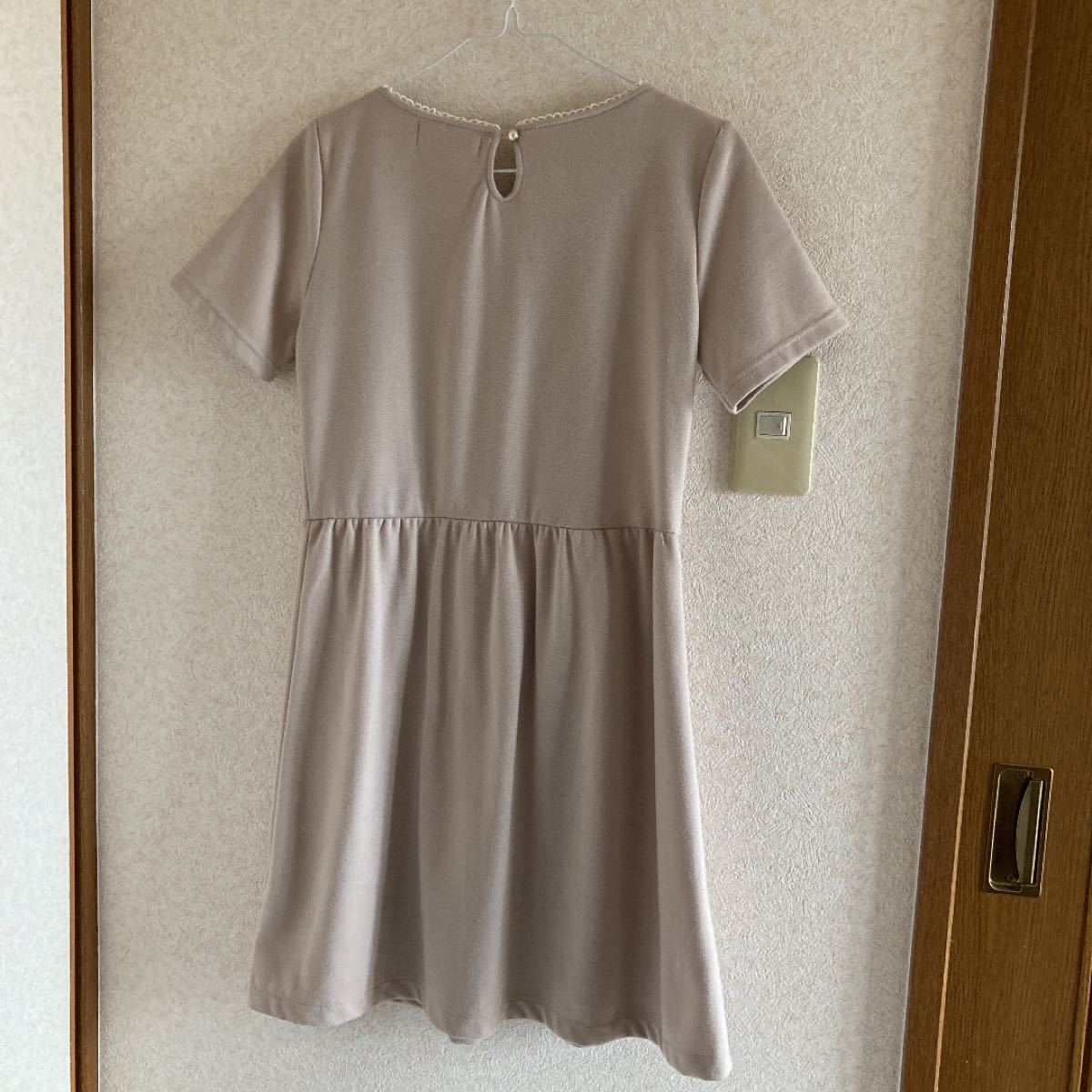 【中古品】Cecile/レディース/ワンピース/半袖/ベージュ/Mサイズ/付属ボタンあり