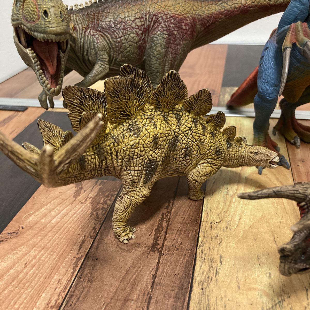 シュライヒ Schleich 恐竜フィギュア4体セット　テリジノサウルス　ギガントサウルス　トリケラトプス　ステゴサウルス_画像3