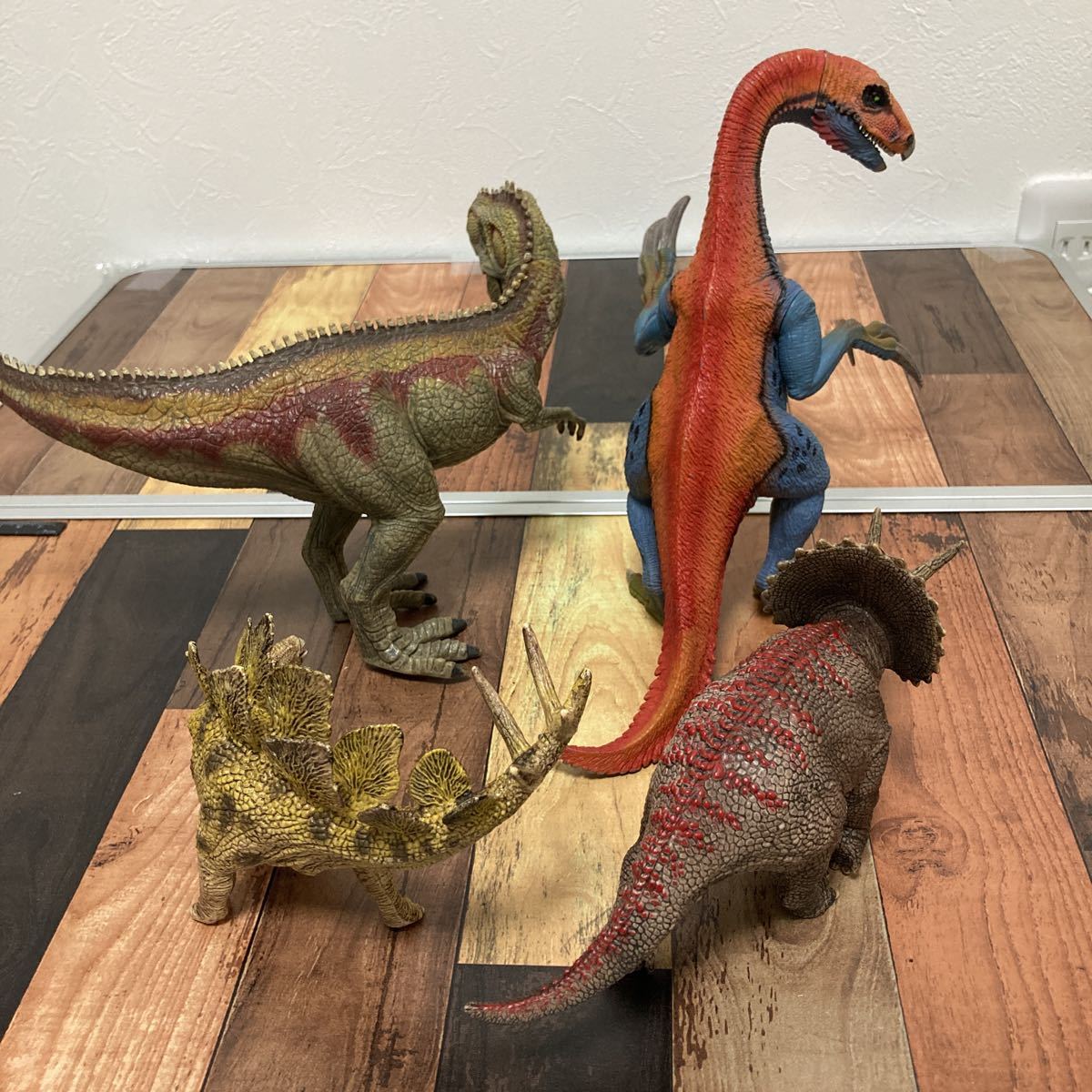 シュライヒ Schleich 恐竜フィギュア4体セット　テリジノサウルス　ギガントサウルス　トリケラトプス　ステゴサウルス_画像6