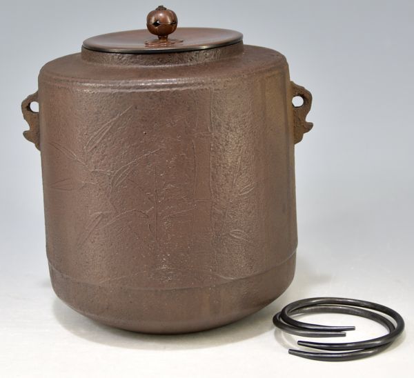 ★決算特価商品★ 筒釜」 茶道具】「竹地紋 鉄釜 合 釜鐶添 筒型 鉄製 鉄器 茶釜 釜