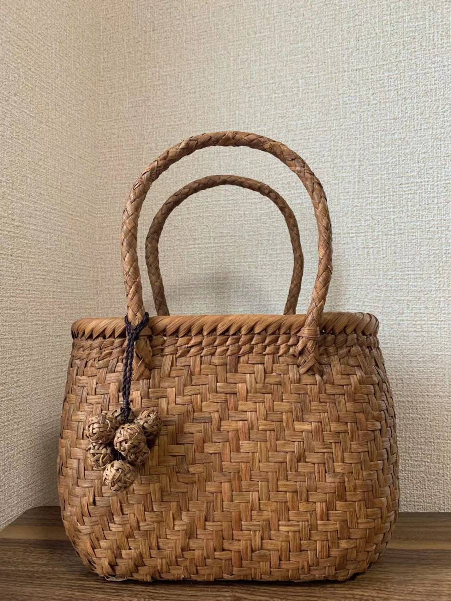 山葡萄 手作り 籠バッグ 網代編み チャーム付き | pioneerdistributors
