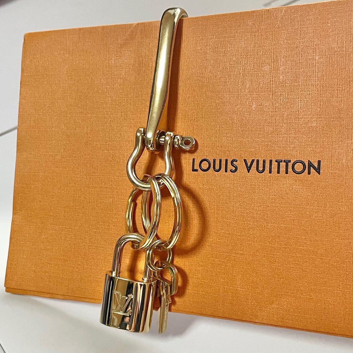 ルイヴィトン パドロック カデナ 南京錠 Louis Vuitton キーリング キーフック ツリバリ ベルトループ 真鍮