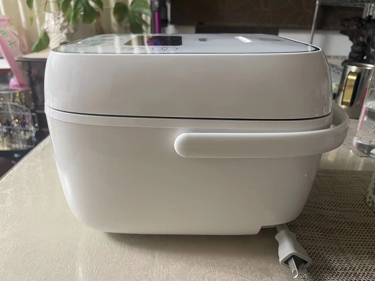ハイアール　炊飯器 3合 Haier JoySeries マイコン ホワイト　JJ-M32A-W　2019年製品