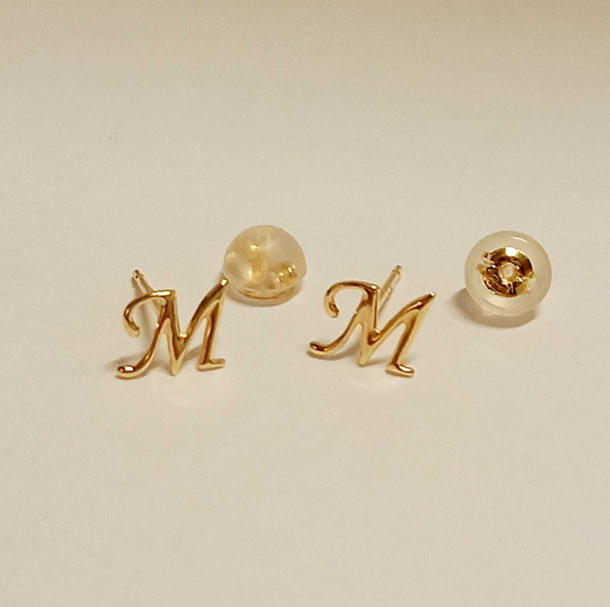 新品☆K18 18金 イニシャルピアス 正規取扱店 イニシャルピアス 日本正規販売品 ⭐️ K18【M】イニシャルペンダントトップ ダイヤモンド 18金 ネックレス