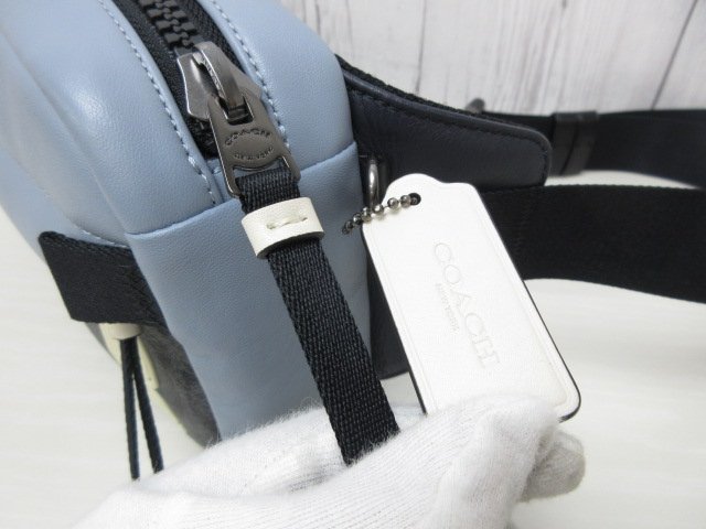 Deskripsi barang 極美品 新品同様 COACH コーチ シグネチャー ボディ