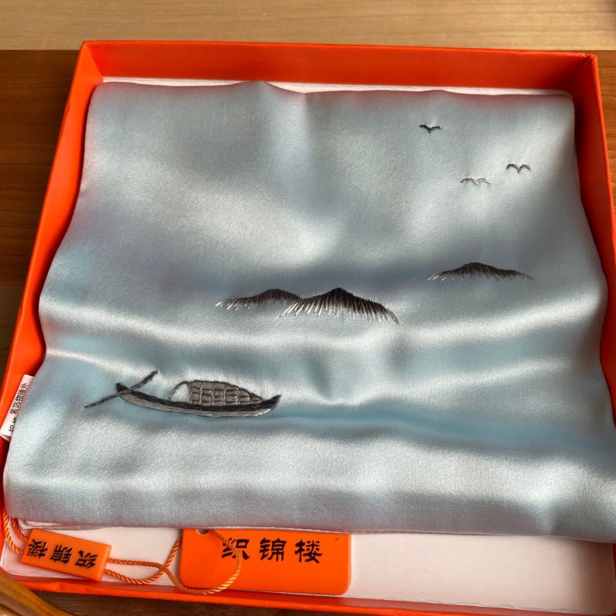 中国刺繍のシルクハンカチ