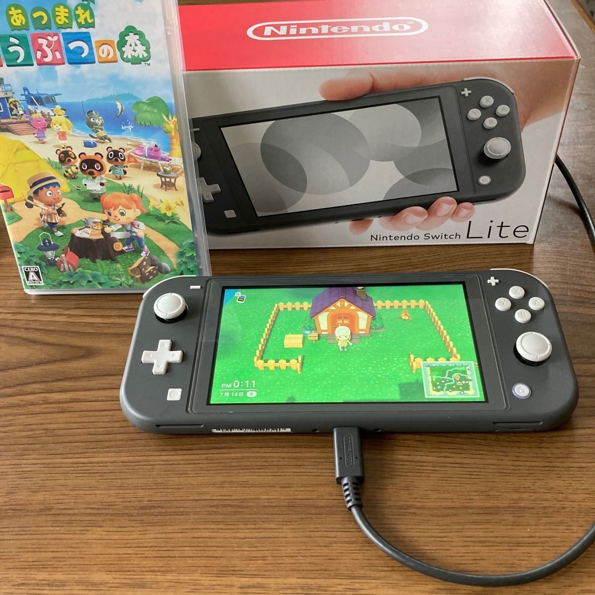 Nintendo Switch Lite 本体 と あつまれどうぶつの森ソフト