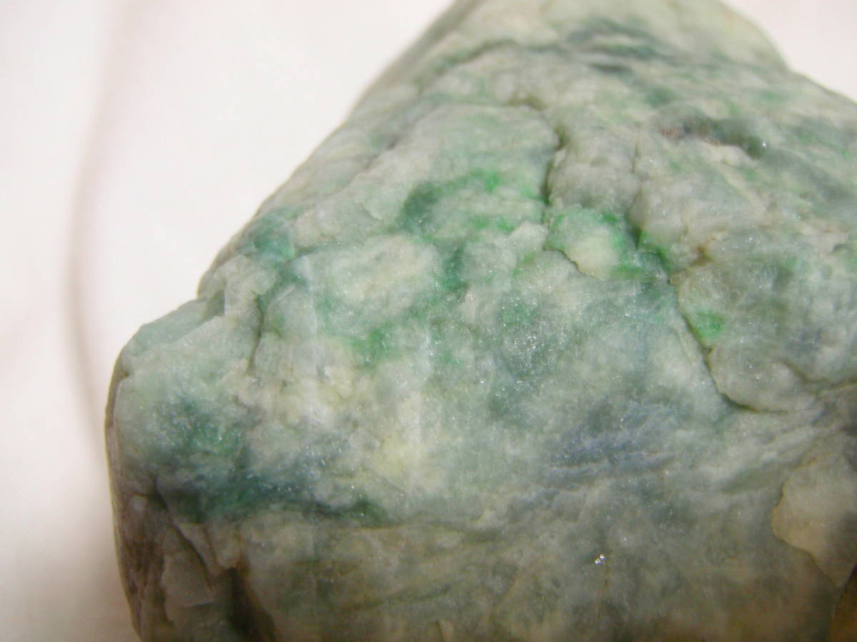 糸魚川 翡翠 ヒスイ 410 姫川 940g 原石 鉱物 | sparklingfestival.com.br