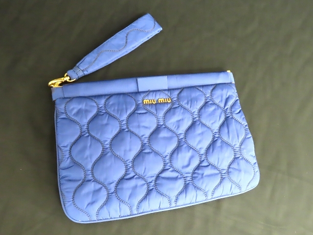 【特価】 ★rnz313★美品★miumiu★ミュウミュウ★ナイトン★クラッチバッグ★5N1851★ポーチ★ブルー★キルティング★カバン★鞄★ かばん、バッグ 【特価】 ★rnz313★美品★miumiu★ミュウミュウ★ナイトン★クラッチバッグ★5N1851★ポーチ★ブルー★キルティング★カバン★鞄★ かばん、バッグ