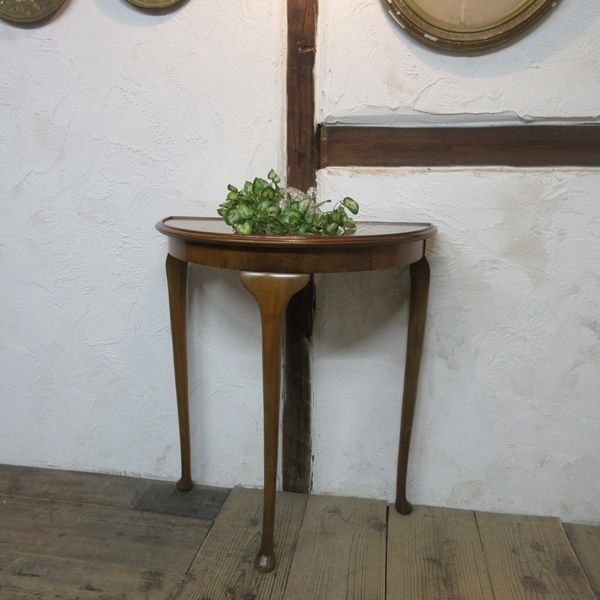 イギリス アンティーク 家具 コンソールテーブル サイドテーブル デミルーン 猫脚 飾り棚 花台 木製 英国 SMALLTABLE 6642c