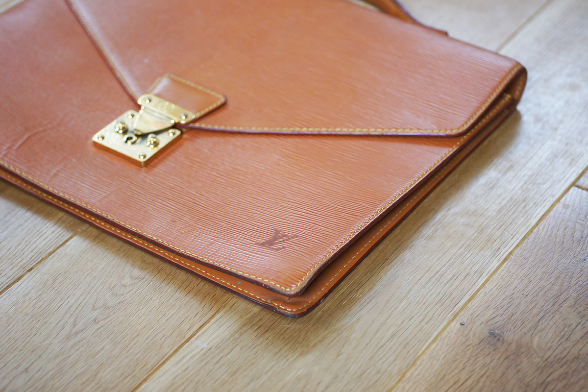 希少 レア ルイ ヴィトン LOUIS VUITTON M54468 エピ ポルトドキュマン