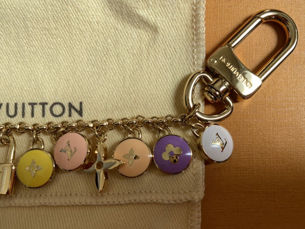 LOUIS VUITTON Louis Vuitton porutokreshenn Pas tea yuM66172 charm Gold key holder key chain 