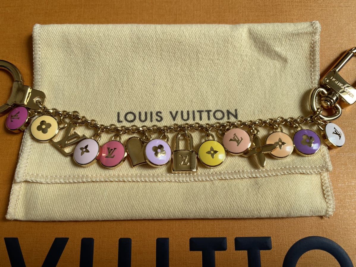 LOUIS VUITTON Louis Vuitton porutokreshenn Pas tea yuM66172 charm Gold key holder key chain 