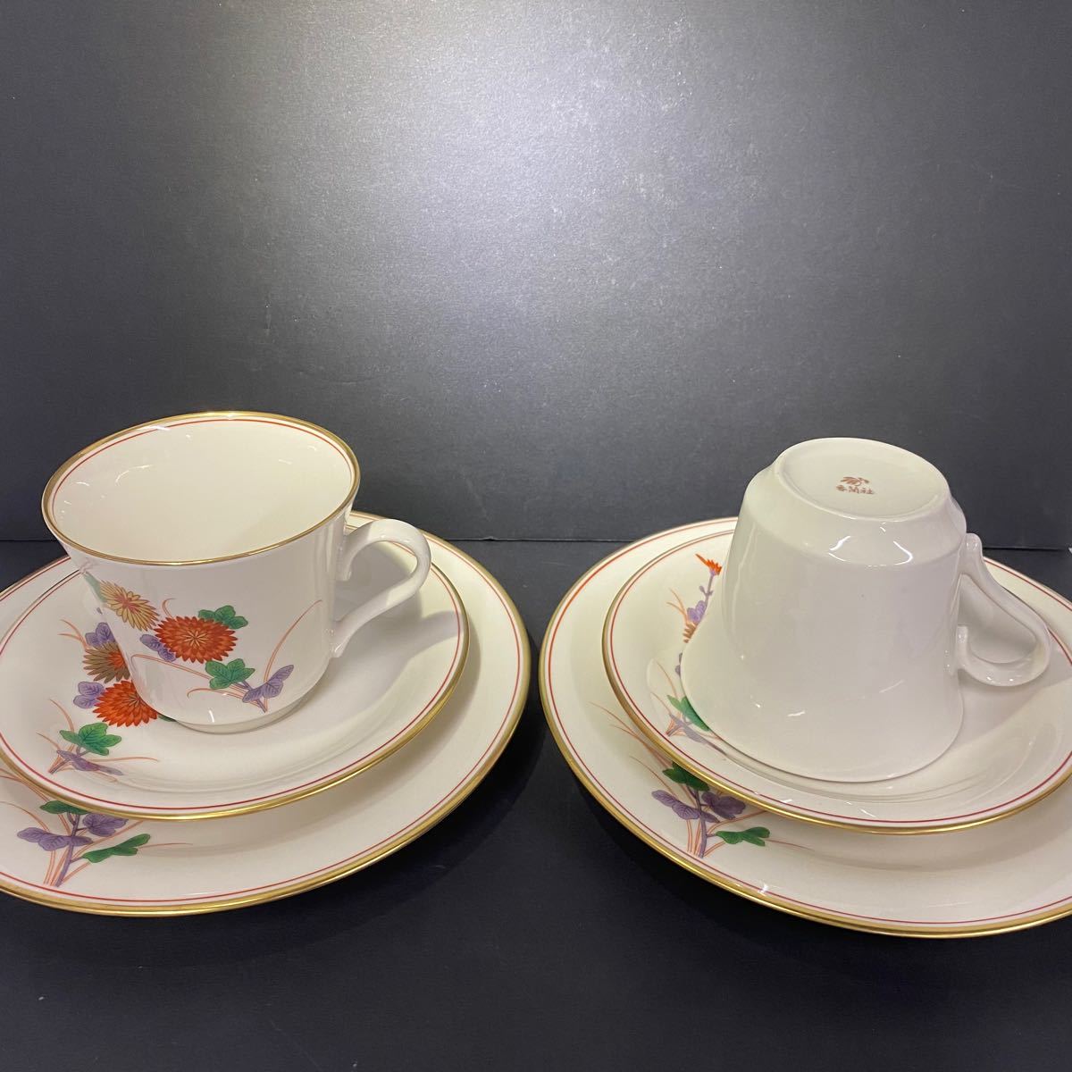オールド香蘭社 金彩菊花絵 ペアカップ&ソーサーとプレート 新品 オールド香蘭社 金彩菊花絵 ペアカップ&ソーサーとプレート 新品