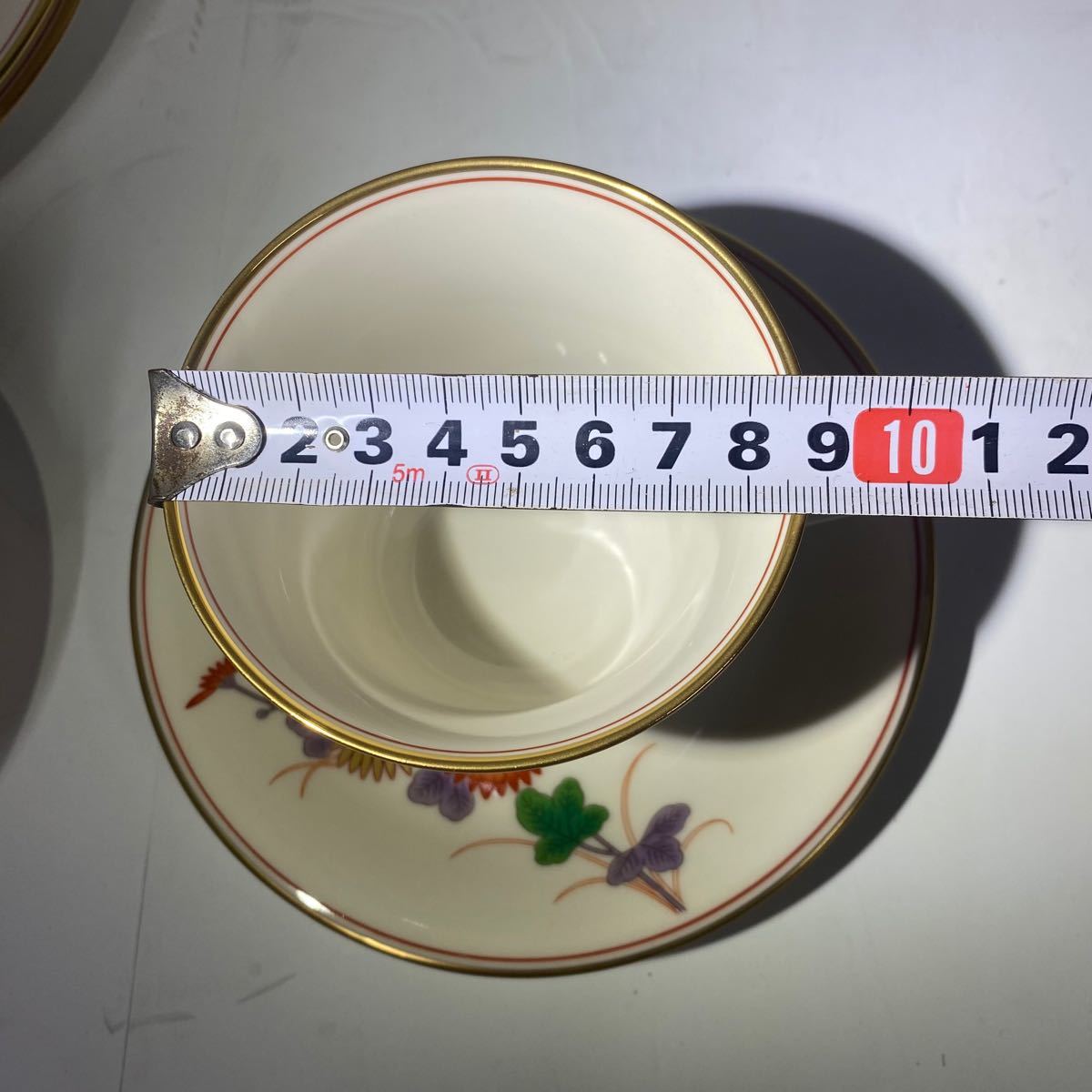 オールド香蘭社 金彩菊花絵 ペアカップ&ソーサーとプレート 新品 オールド香蘭社 金彩菊花絵 ペアカップ&ソーサーとプレート 新品