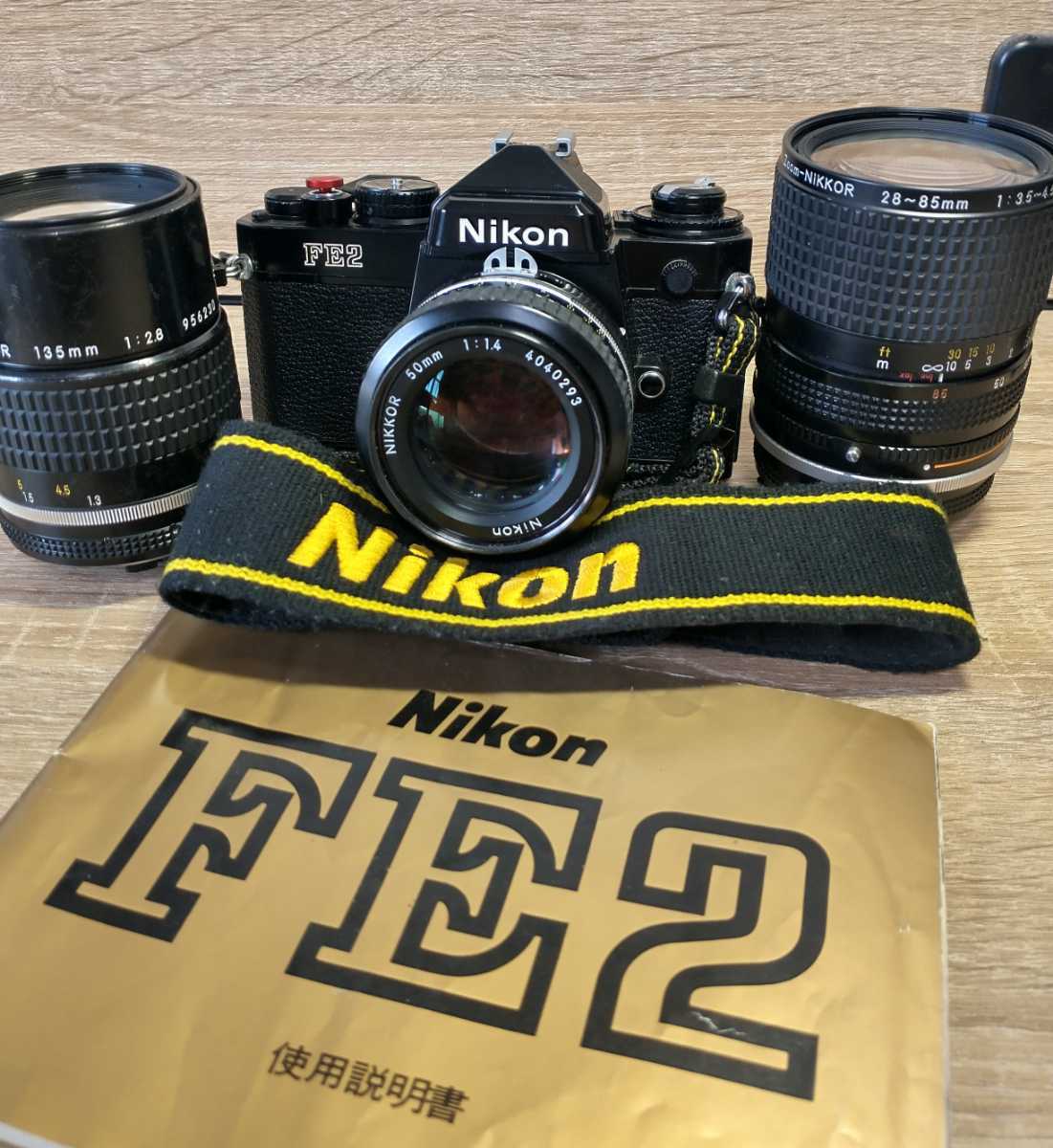 Nikon FE2 黒＋Ai Nikkor 50mm f1.4＋135mm f2.8＋28-85mm ズーム レンズ3本セット 各部動作良好 光学良好 取扱説明書 ストラップ付き_画像1