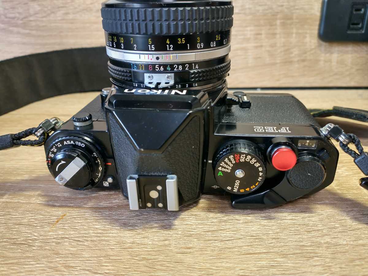 Nikon FE2 黒＋Ai Nikkor 50mm f1.4＋135mm f2.8＋28-85mm ズーム レンズ3本セット 各部動作良好 光学良好 取扱説明書 ストラップ付き_画像3