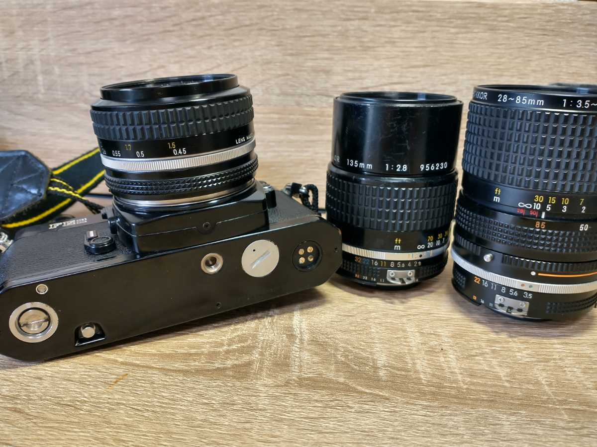 Nikon FE2 黒＋Ai Nikkor 50mm f1.4＋135mm f2.8＋28-85mm ズーム レンズ3本セット 各部動作良好 光学良好 取扱説明書 ストラップ付き_画像8