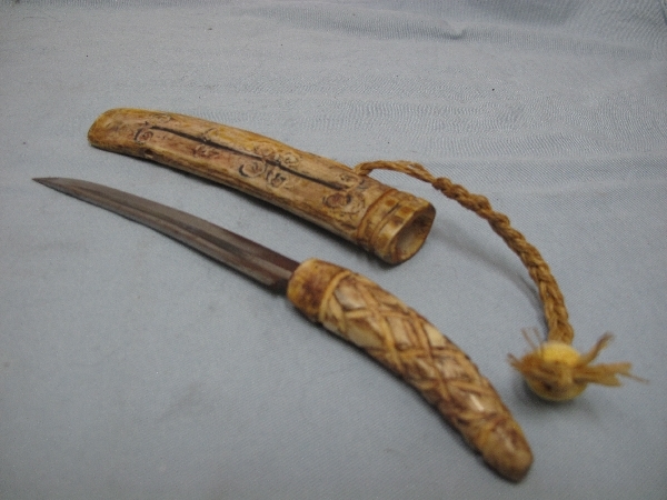 北海道アイヌ マキリ(1246)鹿角を彫刻 珍品 アイヌ 短刀 小刀 北海道アイヌ マキリ(1246)鹿角を彫刻 珍品 アイヌ 短刀 小刀