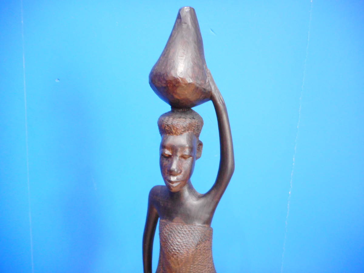 木彫り 彫刻 置物 女性像 アフリカ 水汲み 木製 置物 インテリア 木彫