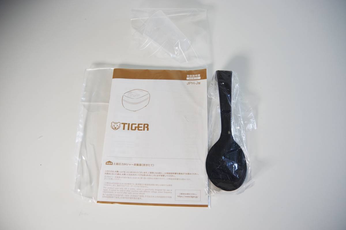 展示品・未使用 JPH-J100KM 炊飯器 マットブラック[5.5合 /圧力IH