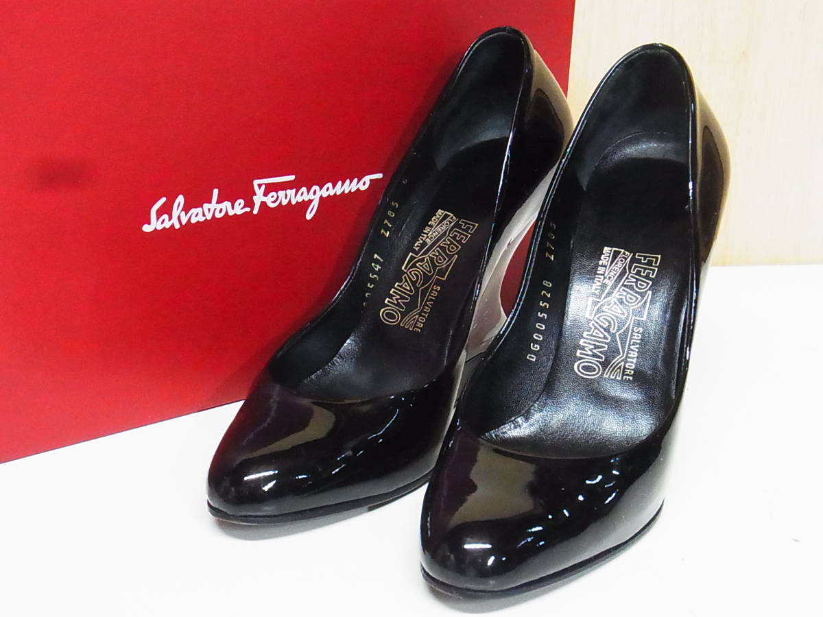 TS 綺麗 イタリア製 FERRAGAMO サルバトーレフェラガモ クリアヒール パテントレザー パンプス 靴 黒 サイズ6C