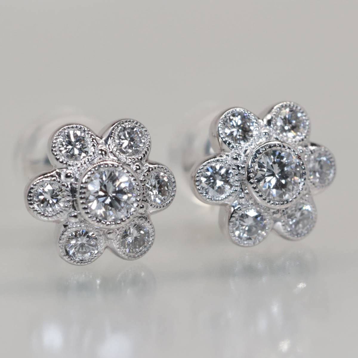 Pt ダイヤモンド 0.73ct ピアス フラワーモチーフ フクリン ミル打ち
