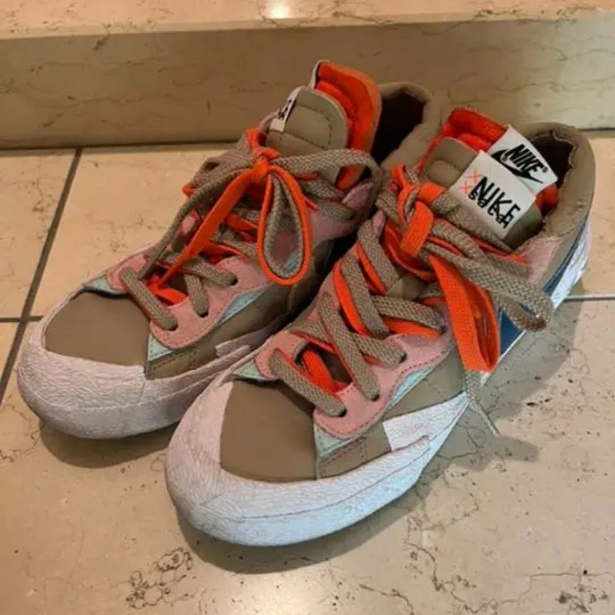 Nike BLAZER LOW / SACAI / KAWS コラボ スニーカー レディース