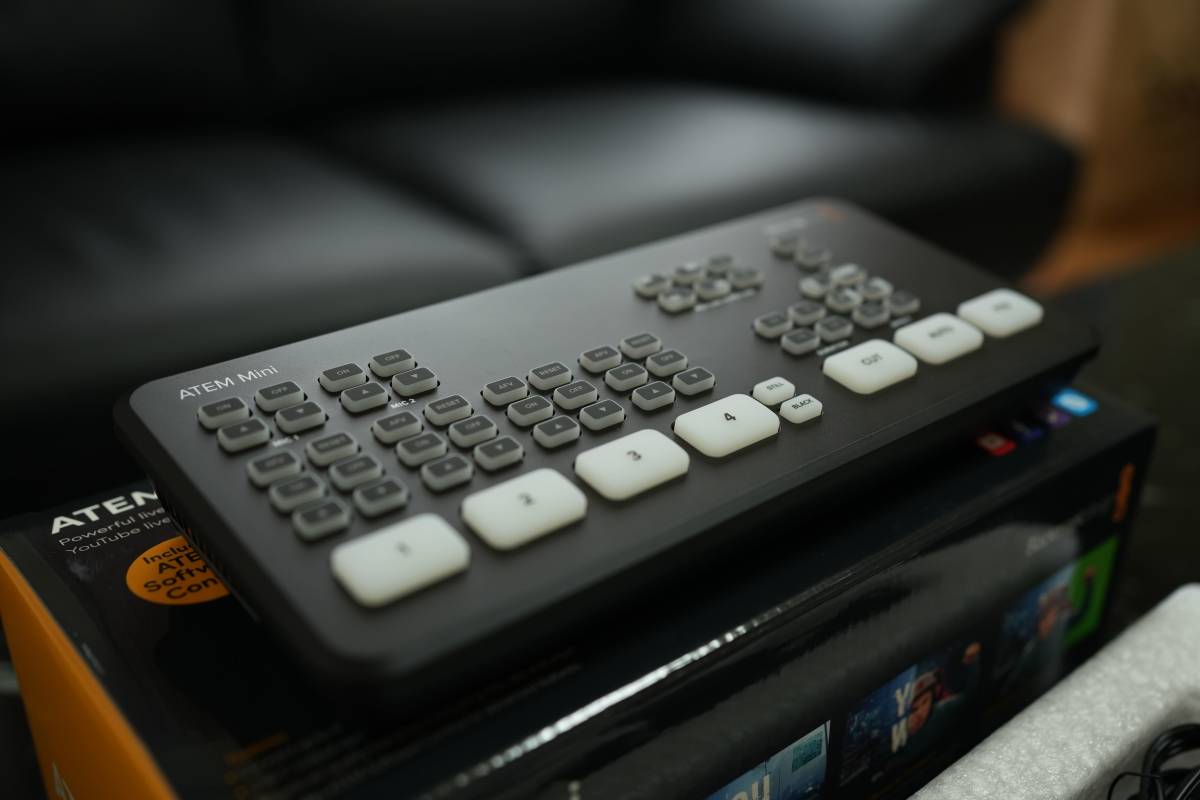 ATEM Mini Blackmagicdesign 動作確認のみ ほぼ(映像機器)|売買された 【逸品】 ATEM 中古動作確認済み Mini その他