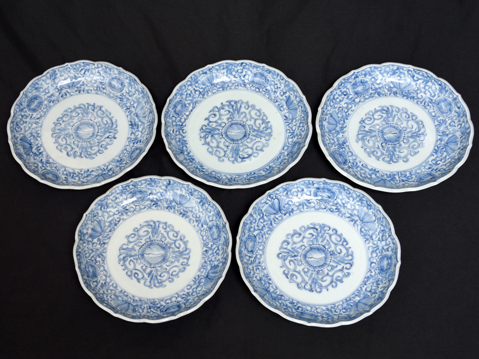  old Imari blue and white ceramics line . medium-sized dish 5 sheets old ceramics and porcelain diameter 18.. seal equipped . stone tool cooking plate hand salt plate Edo era latter term vessel Japanese-style tableware / legume plate .. plate z3511o